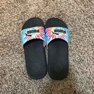 Tie dye Puma slides